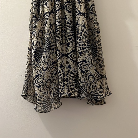 Beautiful low V Flowy Mini Dress - Picture 3 of 7